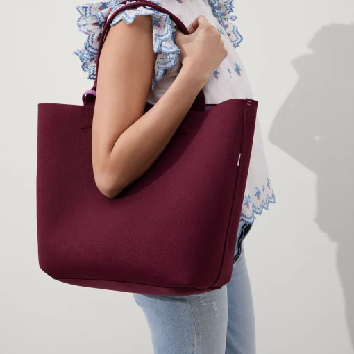 Rothy's Totes^The Lightweight Tote Collegiate Currant
